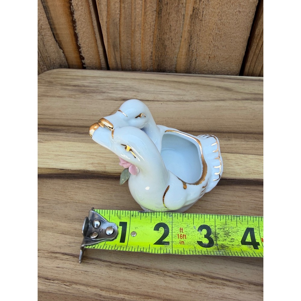White Swans & roses trinket dish, plater, romance, figurine - Picture 8 of 8